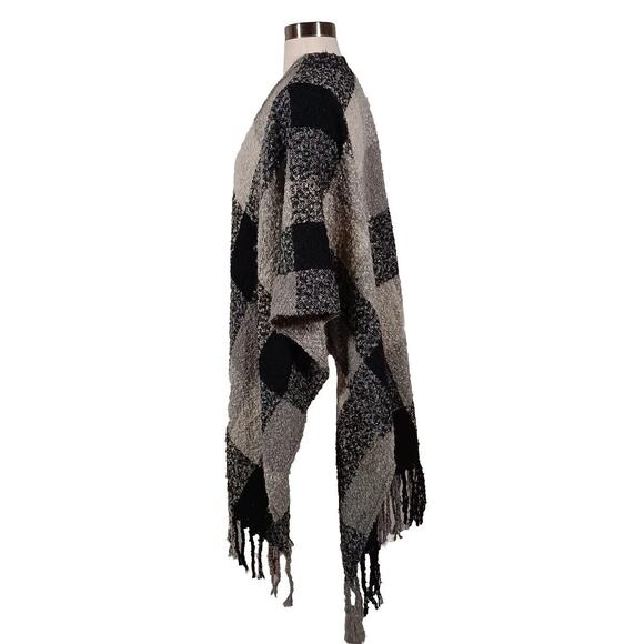 Woolrich Fringed Cape Shawl Wrap Fleece Polyester Black Gray Plaid Poncho One Sz - Picture 5 of 12